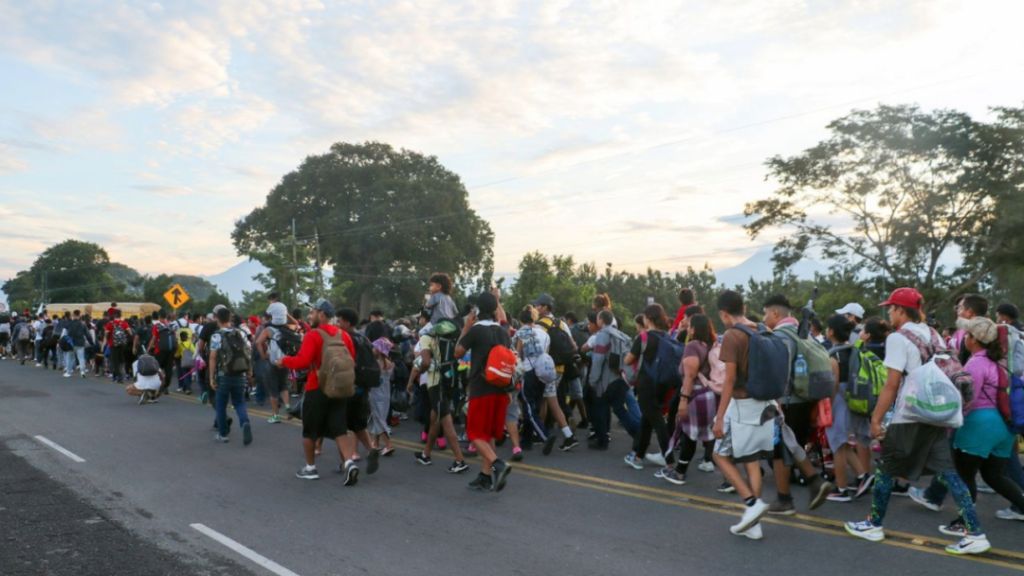Se desintegra en Tapachula caravana de 200 hondureños