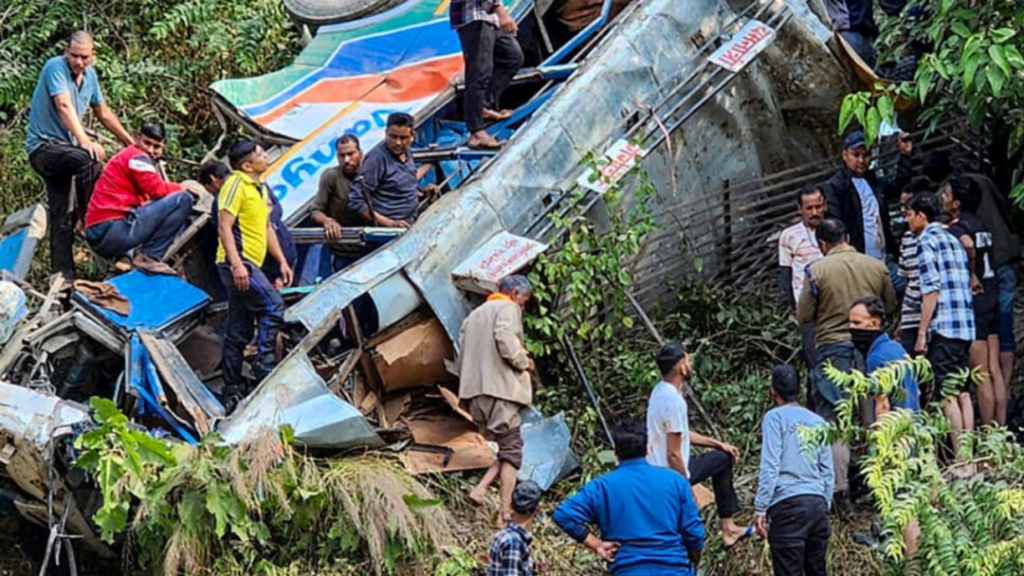 Al menos 36 muertos en un accidente de autobús en India