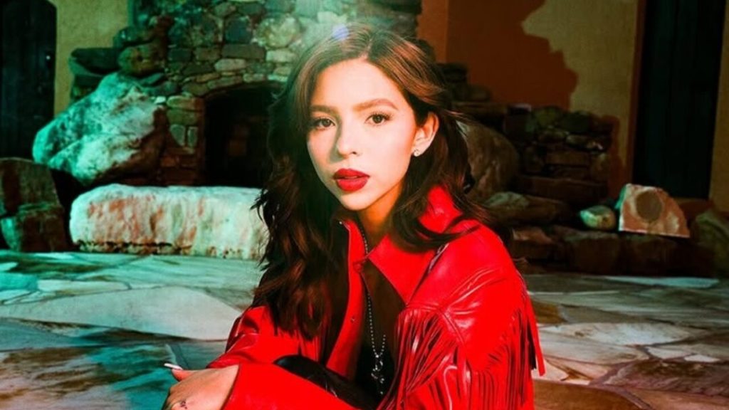 Ángela Aguilar brilla en la portada de Billboard