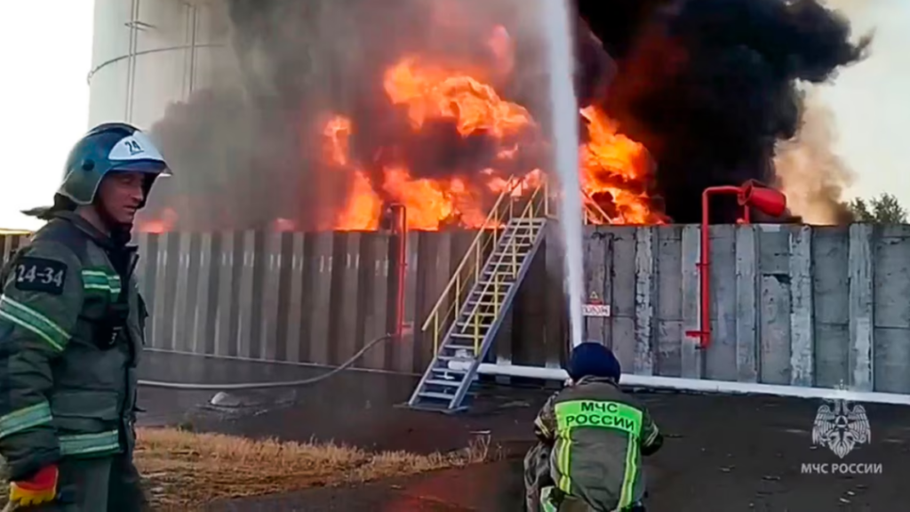 Ucrania ataca con drones una refinería de petróleo en Rusia