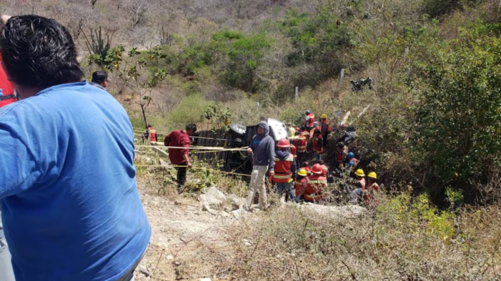 Mueren 11 personas en accidente de carretera en el sur de México