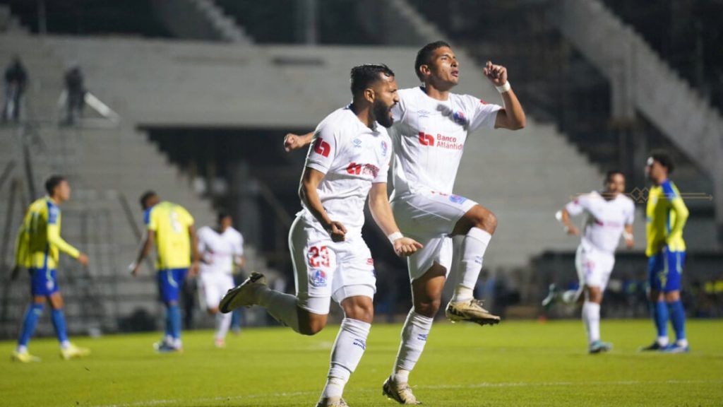 Olimpia asume liderato del Torneo Apertura