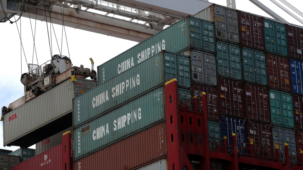 China responde a Trump con aranceles a importaciones alimentarias de EEUU