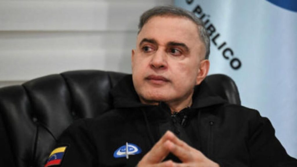 Fiscal de Venezuela acusa a Bukele de “trata de personas” por encarcelar migrantes venezolanos