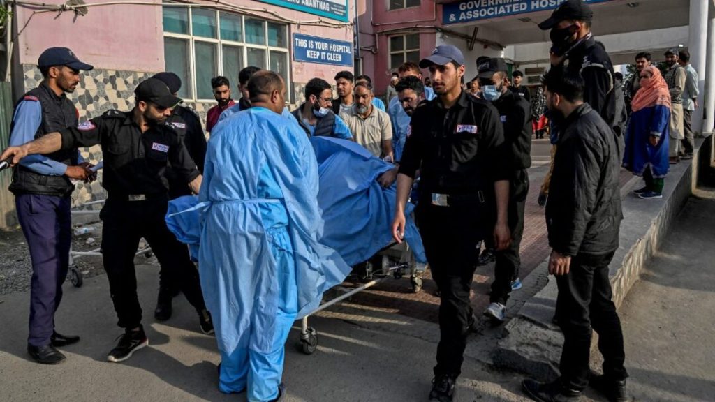 Al menos 24 muertos en un ataque contra turistas en India, según fuente policial.