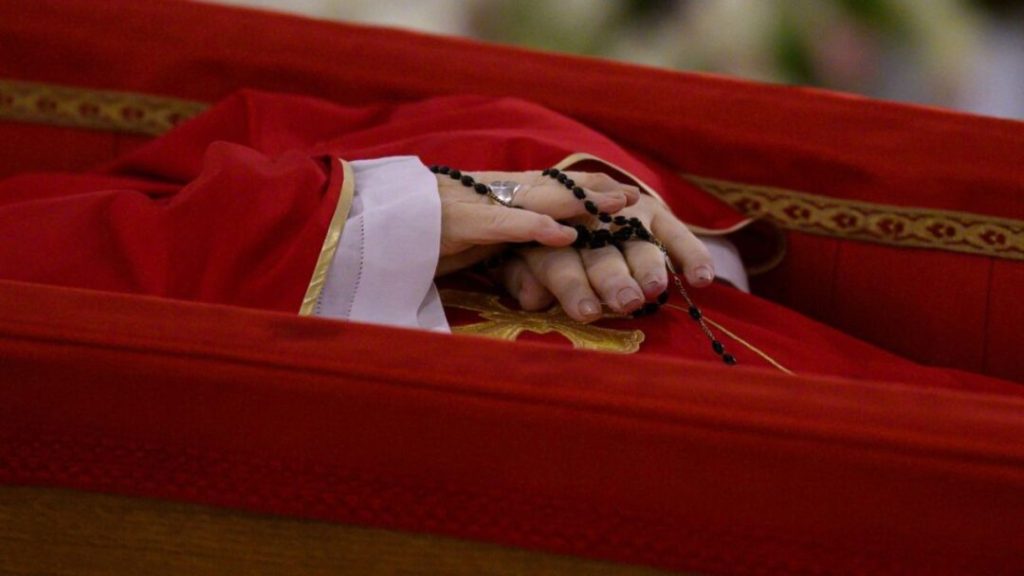 ¿Qué se sabe sobre la muerte del Papa? El funeral y el cónclave