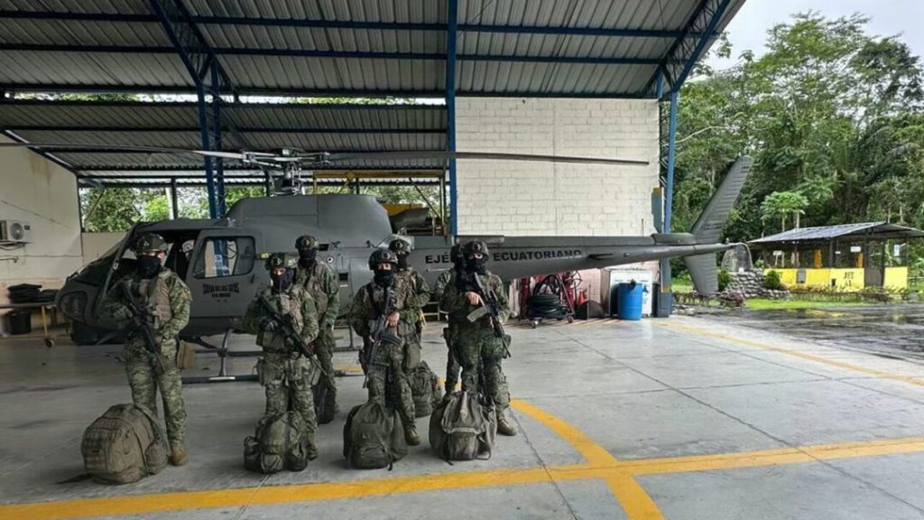 Ecuador despliega 1.500 militares en la Amazonía tras ataque de guerrilla colombiana