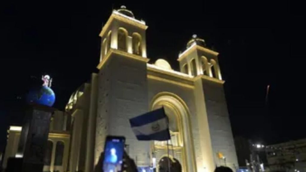 Iglesia católica de El Salvador exige a Bukele derogar régimen de excepción y liberar a inocentes
