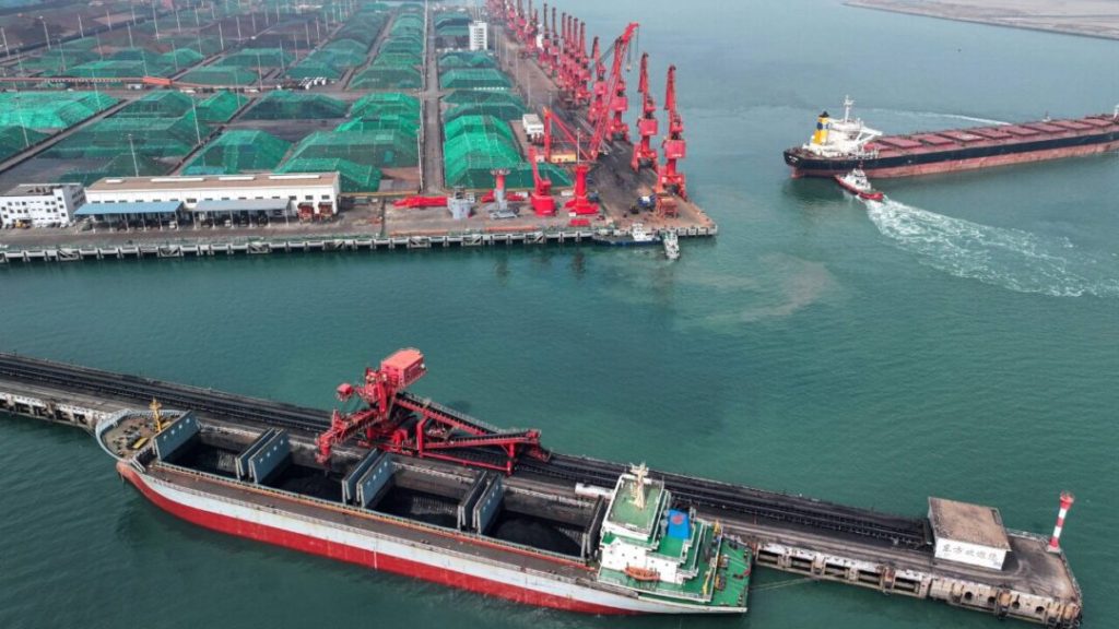 China dice estar dispuesta a negociar con EE.UU., pero exige el retiro previo de aranceles