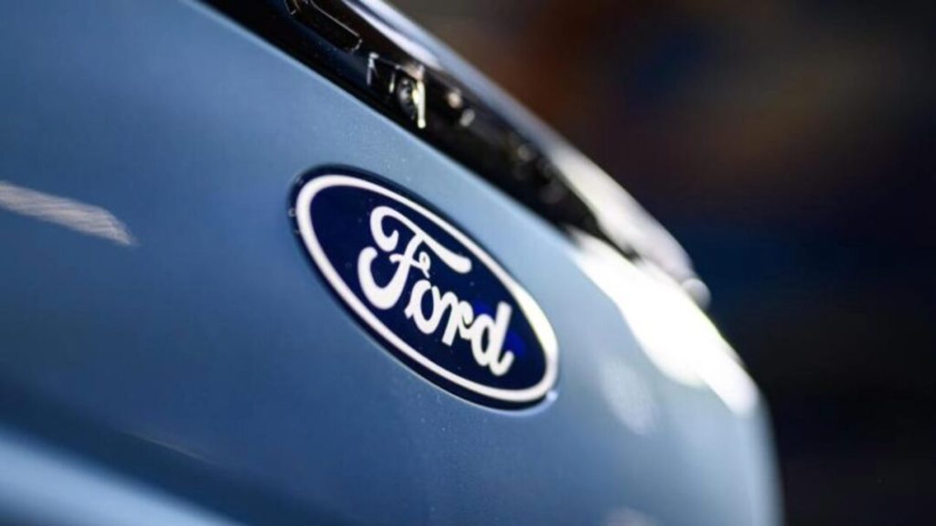 Ford retira casi 700.000 vehículos por riesgo de incendio en el motor