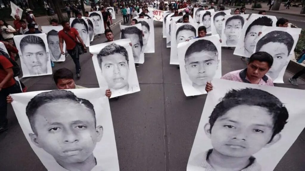 Renuncia el fiscal del caso de los 43 estudiantes desaparecidos en México