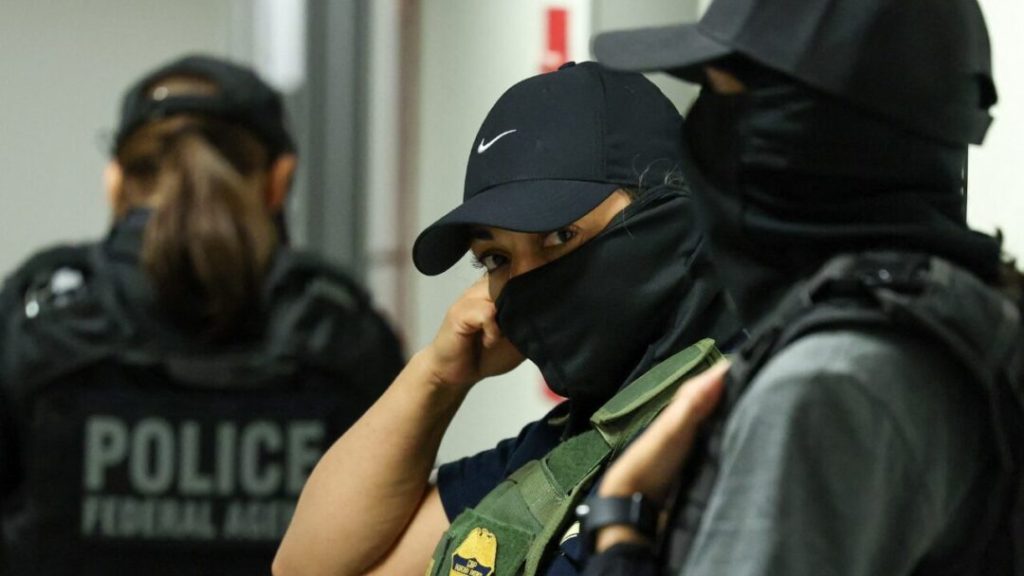EEUU expulsa a cinco inmigrantes hacia África tras negativa de sus países de origen a recibirlos