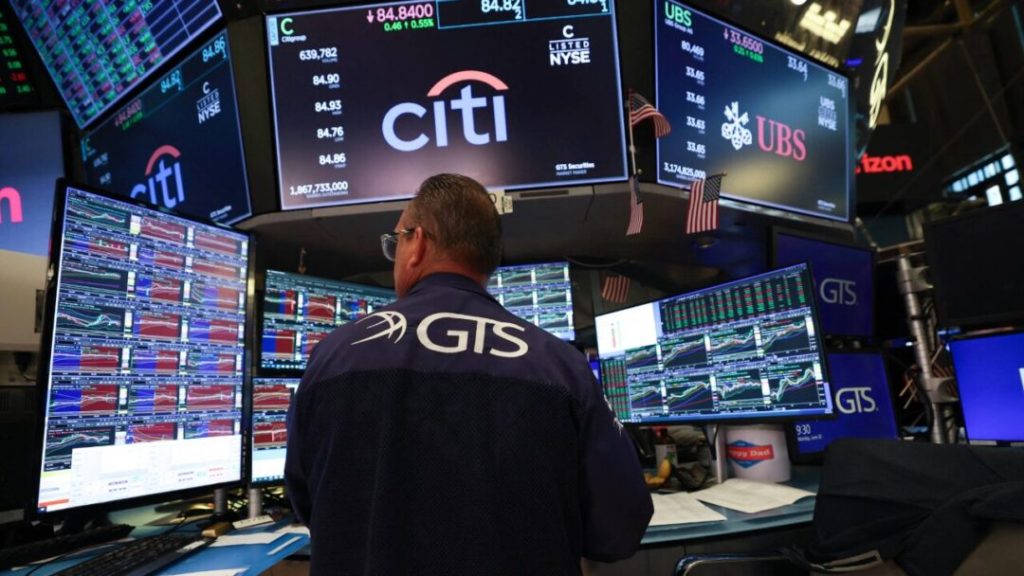 Wall Street abre al alza, a la espera de informe de la Reserva Federal