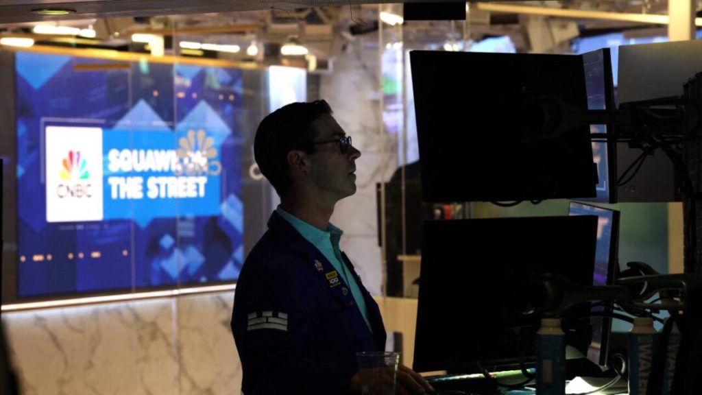Wall Street abre con leve caída por las tensiones comerciales de Trump